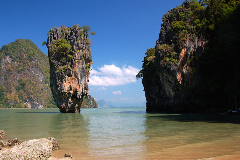 Diagram and photo illustrating how a sea stack like Ko Tapu forms from coastal erosion