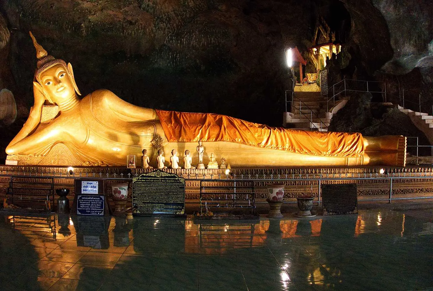Golden reclining Buddha inside Suwan Khuha Temple cave